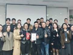 <b>逆境突围·创新破局</b>